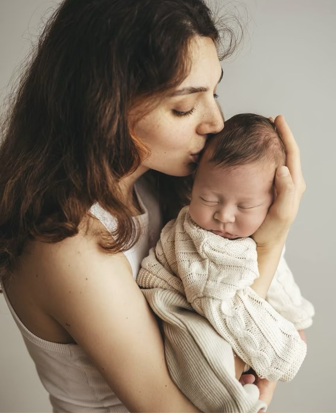 A calm home scene representing Zhenyi Health's in-home postpartum care